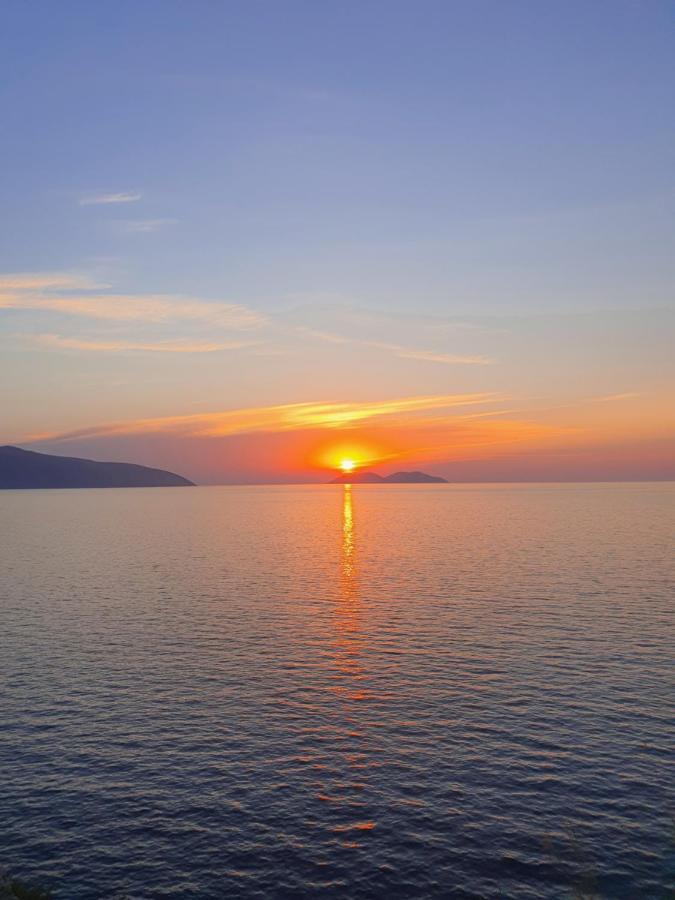 Deni Sea View Apartment Vlorë Exteriör bild